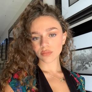 Meet your Posher, Zoë